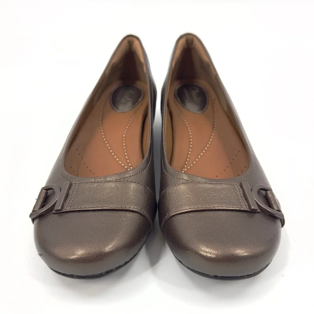 Clarks Concert Band Leather Wedge Pumps Brown Metallic Low Heel Shoes Size 7.5